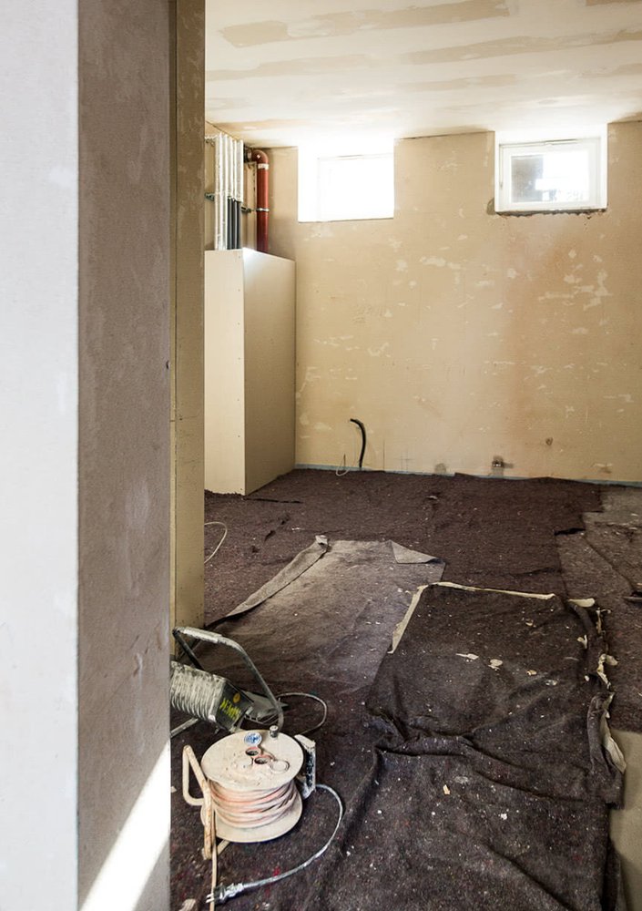 Brühl 42 Laden 2 Innen 01